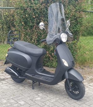 AGM VX 50 mat zwart met smoke windscherm